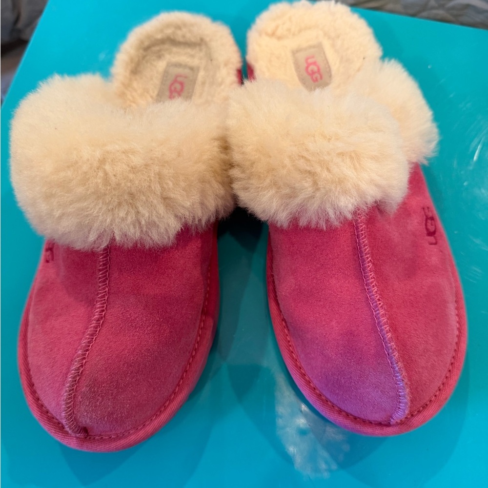 UGG Women's Cozy II Slippers in Pink Azalea - kids size 5! - Picture 1 of 4